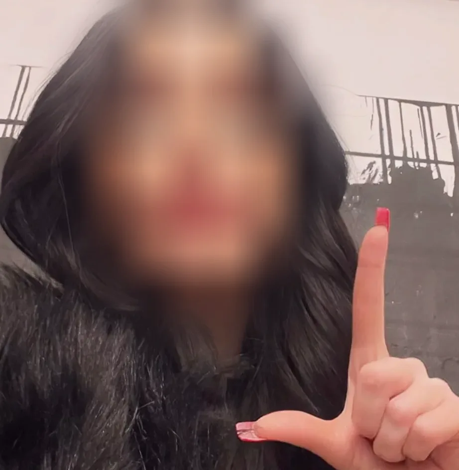 Amina, 33