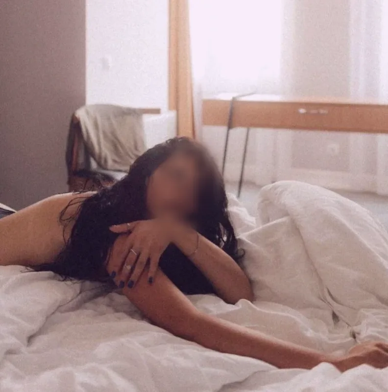 Daphne, 24