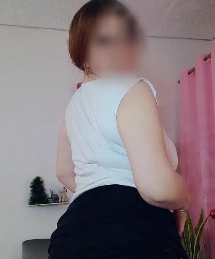 Ellen, 27