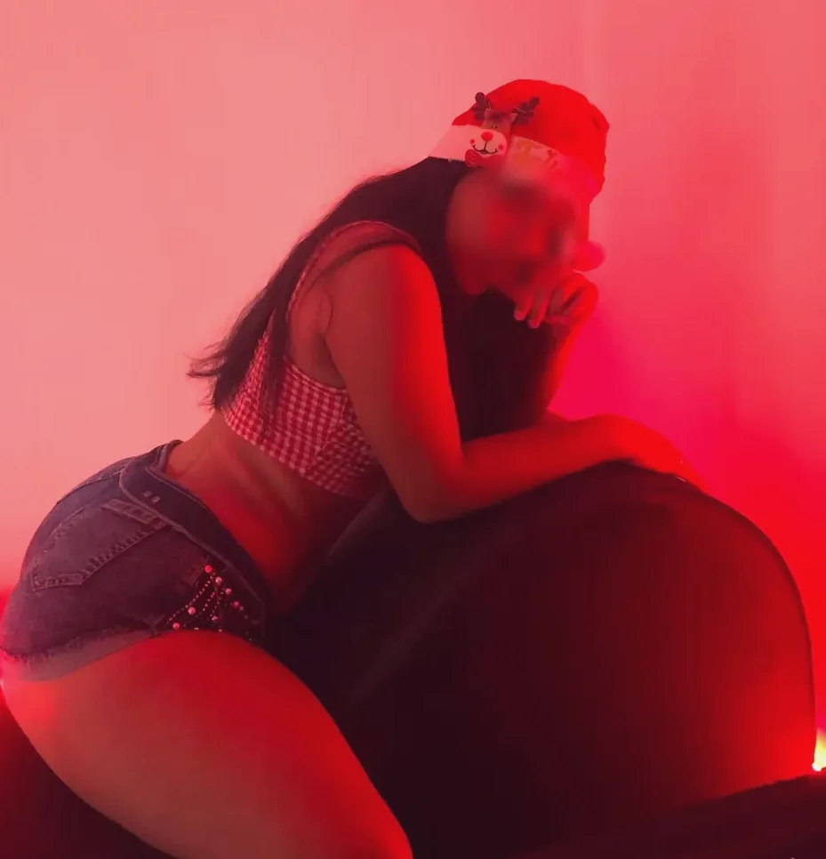 Julie, 21
