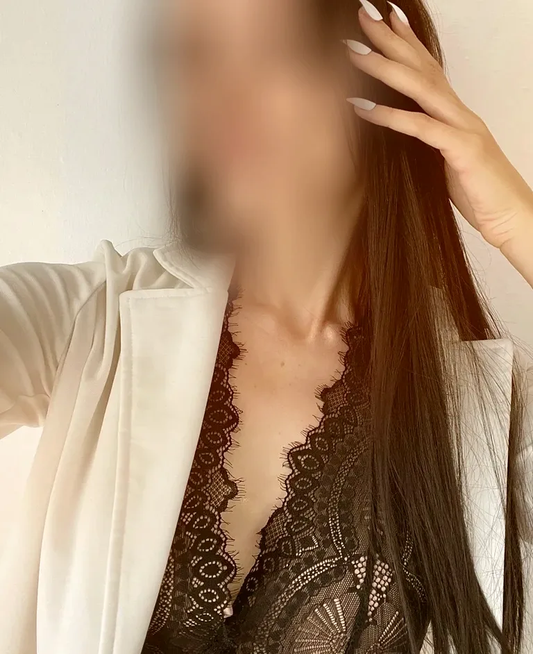 Nikki, 25
