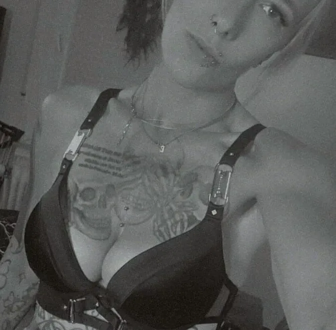 Sara, 32